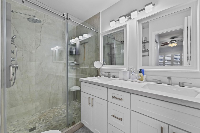 Welcome home to this beautifully remodeled 3-bedroom, 2.5-bath - photo 5