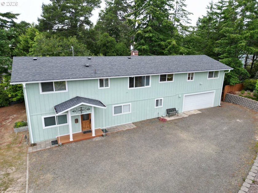 Versatile two-story home offering an ideal multi-generational - photo 4