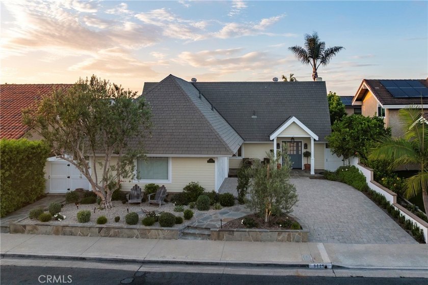 Welcome to 9601 Dumbreck Drive, a beautifully updated Granada - photo 2