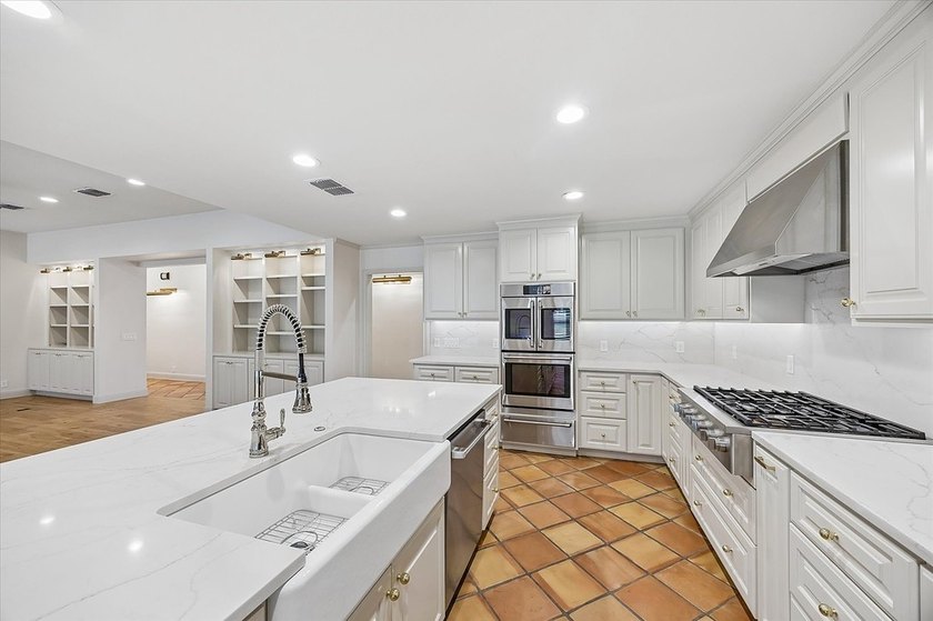 211 Rolling Hill Drive | La Grange, Texas Nestled in one of La - photo 6