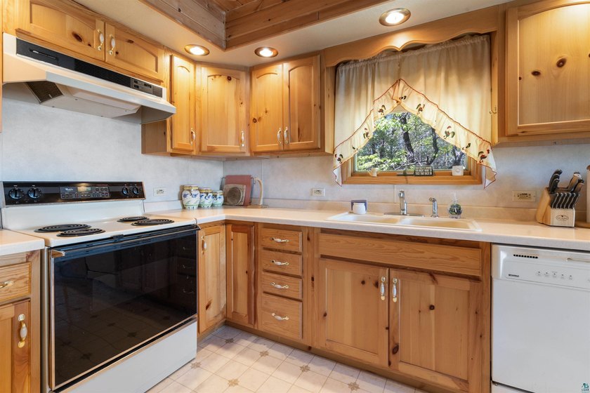 Experience the lake life you've been dreaming of on beautiful - photo 15