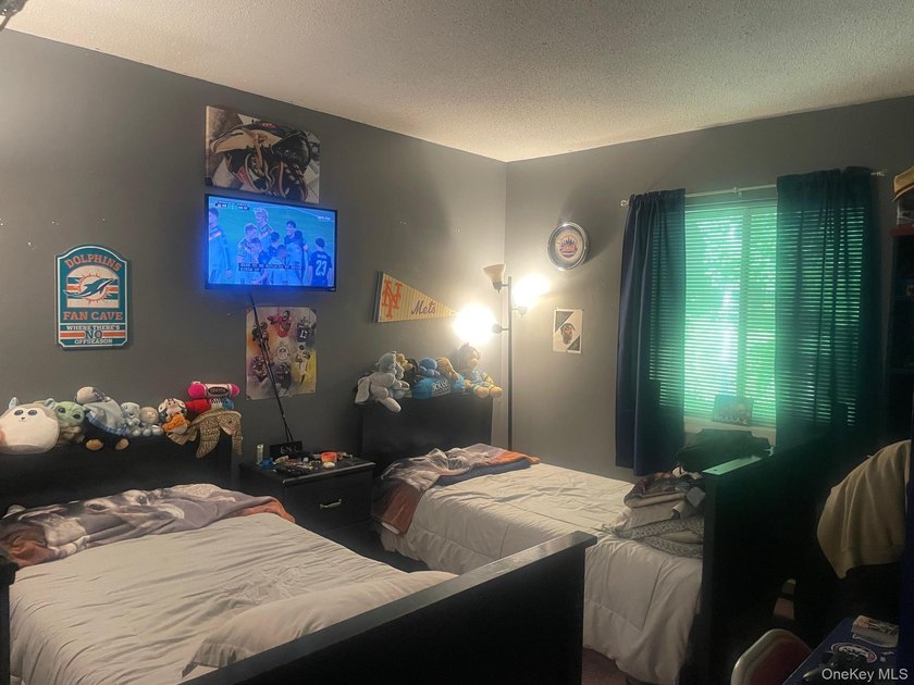 Beautiful Chelsea Cove End Unit with Wooded Privacy! Welcome - photo 13