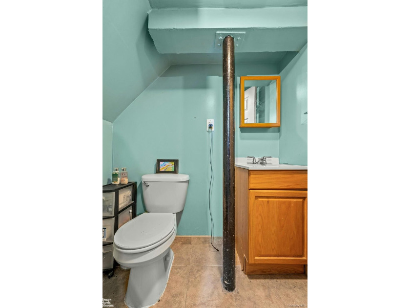 Fully detached single-family home in a prime location. Three - photo 13