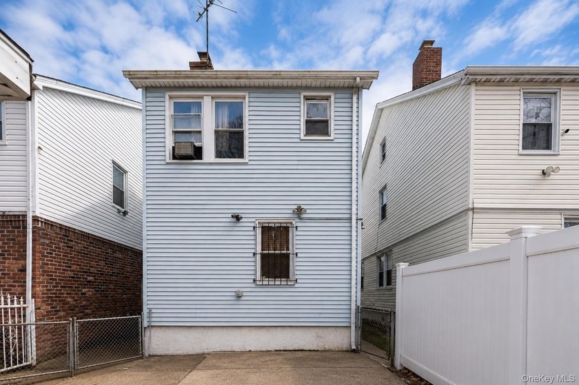 Fully detached single-family home in a prime location. Three - photo 14