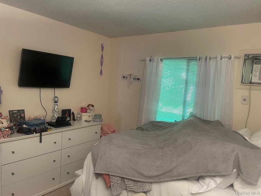 Beautiful Chelsea Cove End Unit with Wooded Privacy! Welcome - photo 15