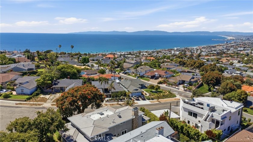 Live the South Bay Dream in Hollywood Riviera! Sitting proudly - photo 8