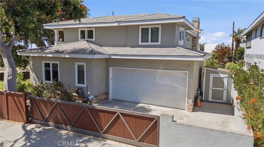 Live the South Bay Dream in Hollywood Riviera! Sitting proudly - photo 9