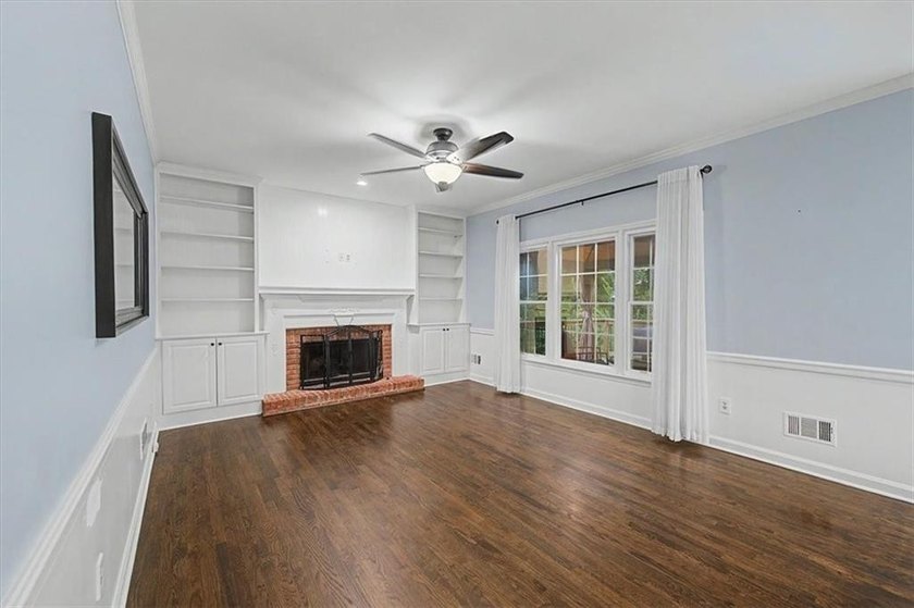 Impressive 5 bedroom , 3.5 bath Executive Home perfectly - photo 25