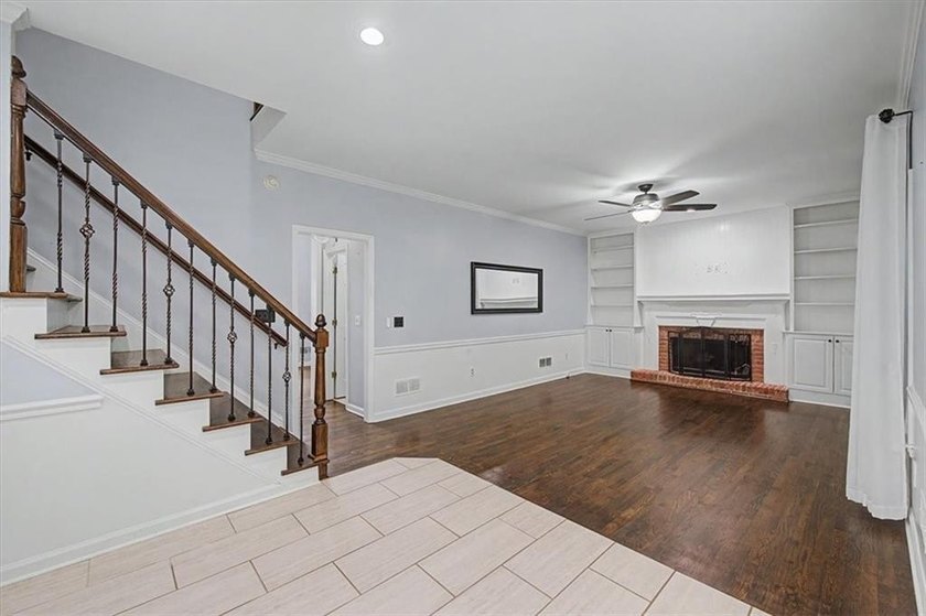 Impressive 5 bedroom , 3.5 bath Executive Home perfectly - photo 26