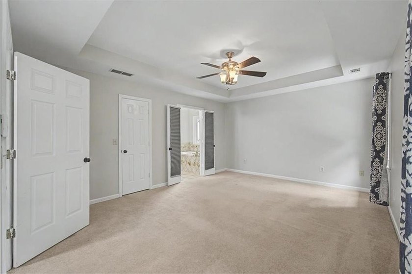 Impressive 5 bedroom , 3.5 bath Executive Home perfectly - photo 35