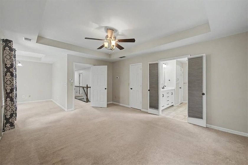 Impressive 5 bedroom , 3.5 bath Executive Home perfectly - photo 38