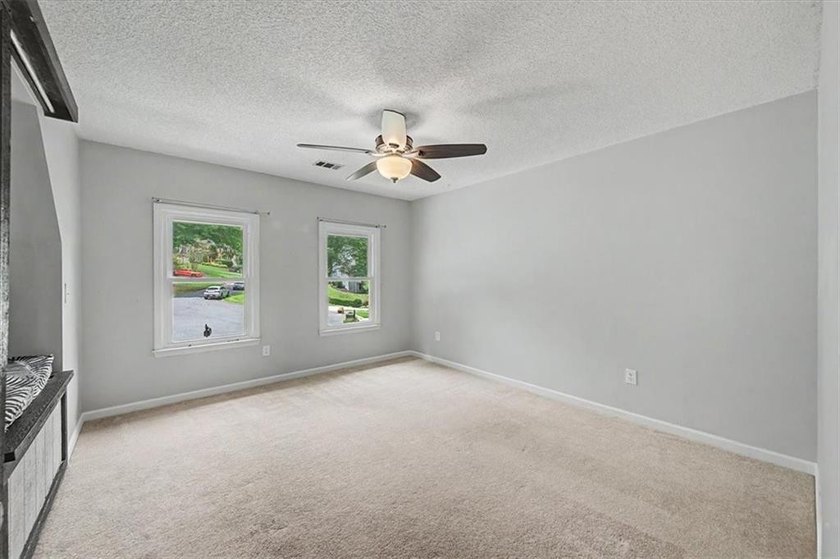 Impressive 5 bedroom , 3.5 bath Executive Home perfectly - photo 44