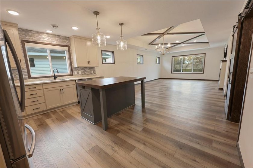 Gorgeous like-new patio home overlooking a peaceful pond and - photo 15
