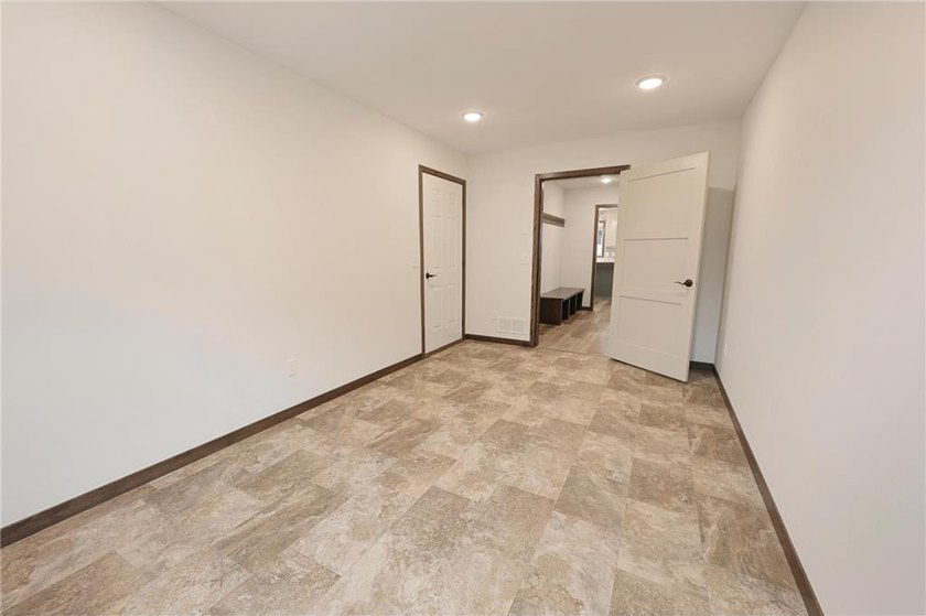 Gorgeous like-new patio home overlooking a peaceful pond and - photo 21