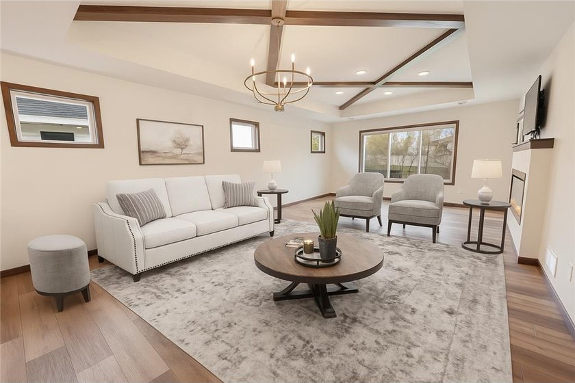 Gorgeous like-new patio home overlooking a peaceful pond and - photo 23