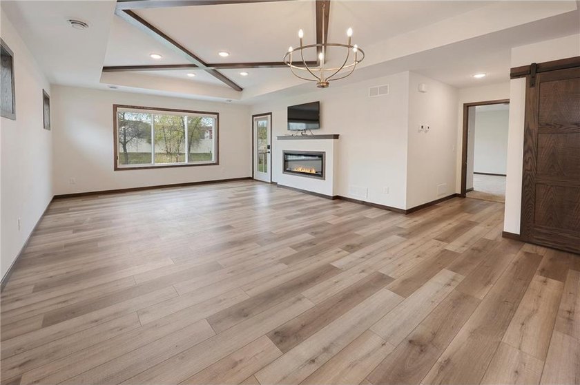 Gorgeous like-new patio home overlooking a peaceful pond and - photo 24