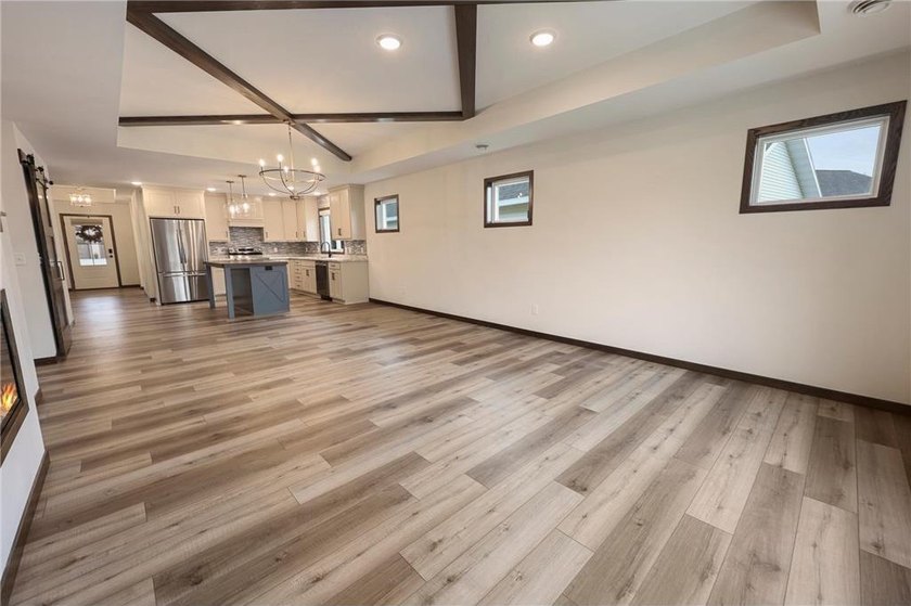 Gorgeous like-new patio home overlooking a peaceful pond and - photo 26