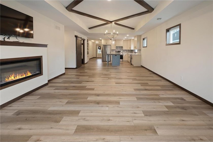 Gorgeous like-new patio home overlooking a peaceful pond and - photo 27