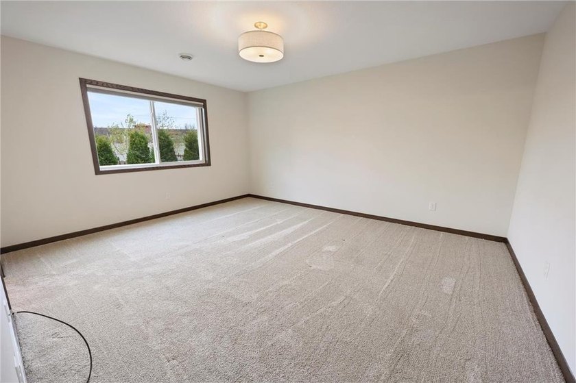 Gorgeous like-new patio home overlooking a peaceful pond and - photo 29