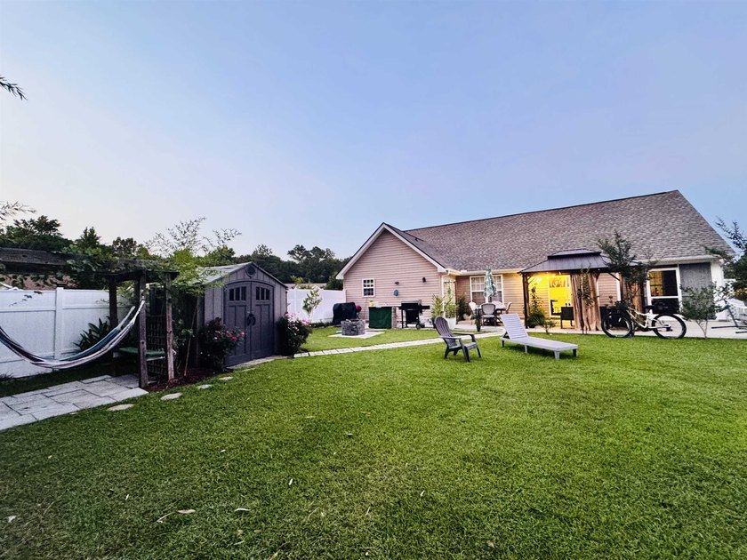 Rare Gem!!!!! This stunning, well-maintained corner home is - photo 12