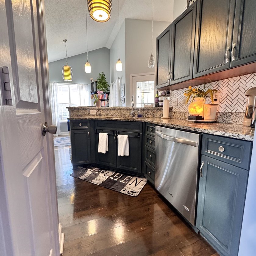 Rare Gem!!!!! This stunning, well-maintained corner home is - photo 27