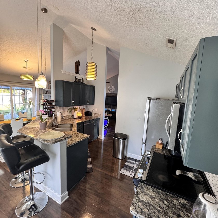 Rare Gem!!!!! This stunning, well-maintained corner home is - photo 29
