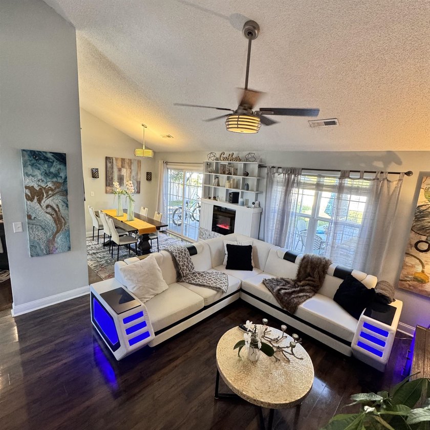 Rare Gem!!!!! This stunning, well-maintained corner home is - photo 32