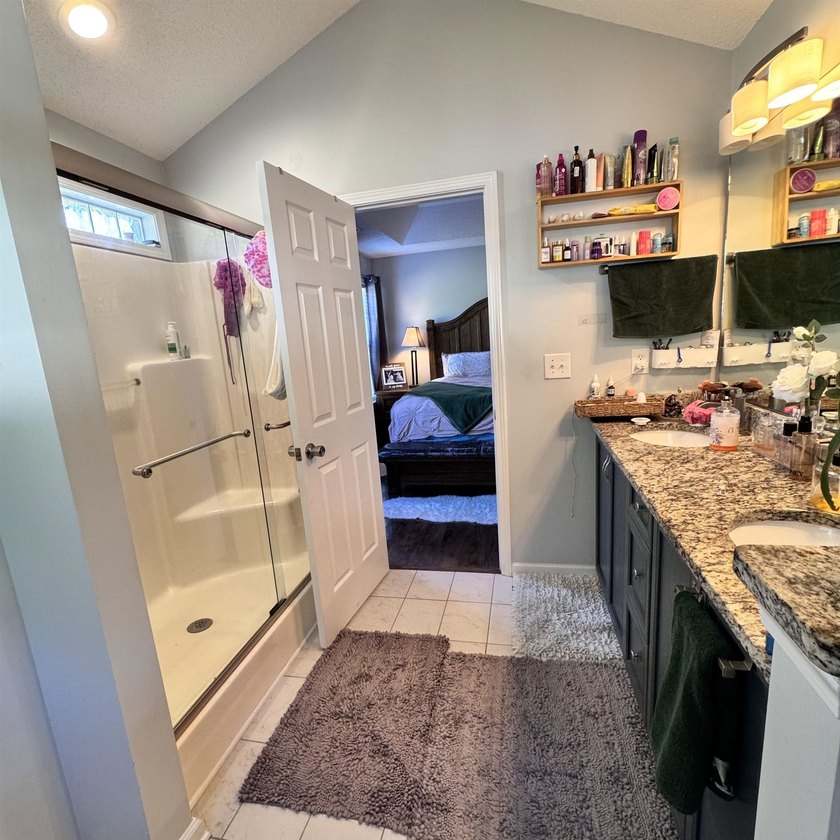 Rare Gem!!!!! This stunning, well-maintained corner home is - photo 41