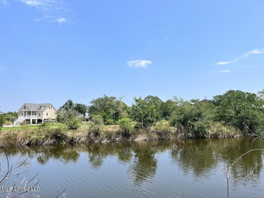 Great waterfront lot with 175 feet of waterfrontage on Twin - photo 4