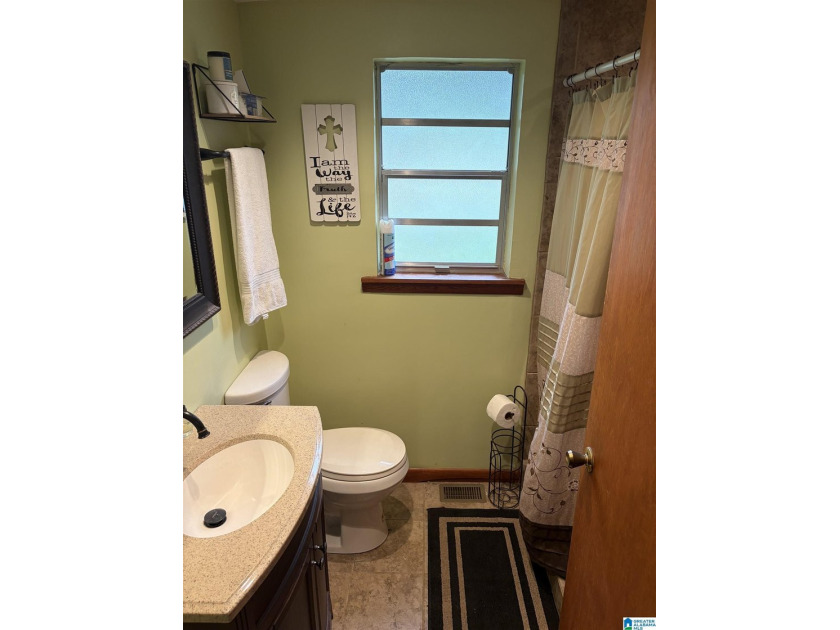 A cozy cottage with a waterfront view. Who could ask for - photo 8