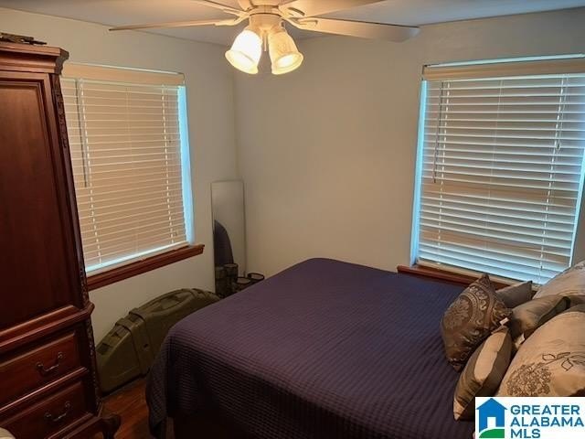 A cozy cottage with a waterfront view. Who could ask for - photo 9