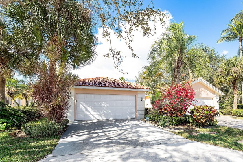 Immaculate two-bedroom, two-bath updated villa with a two-car - photo 2