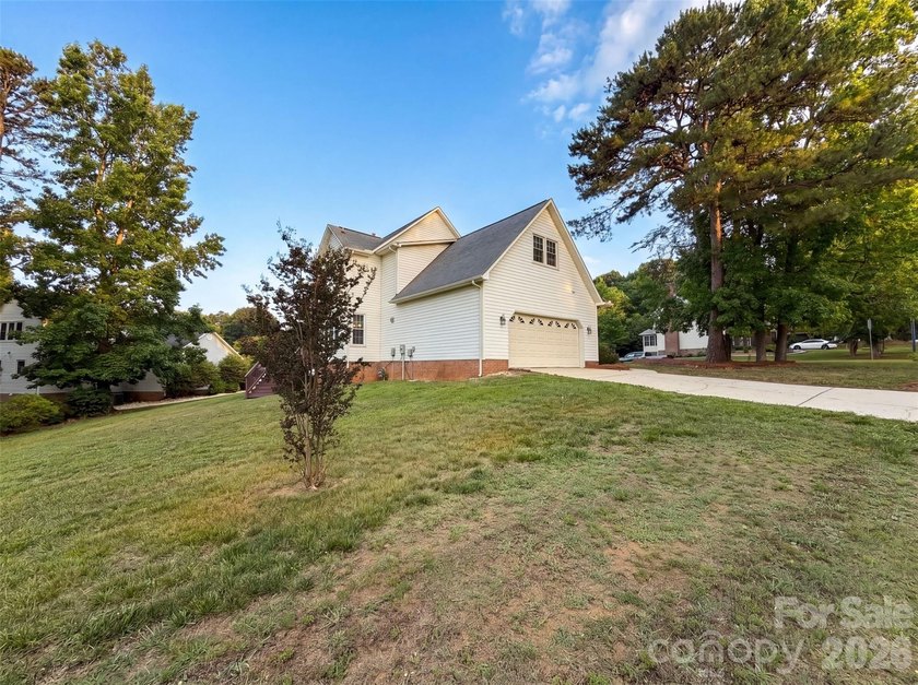 Welcome to 417 Vincent Ct, a residence designed for practical - photo 20