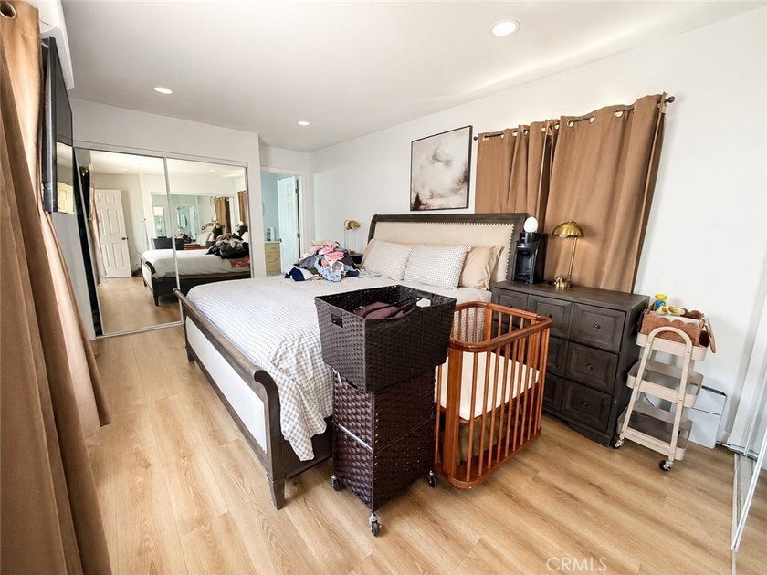 Welcome to this charming and fully upgraded single-family home - photo 8