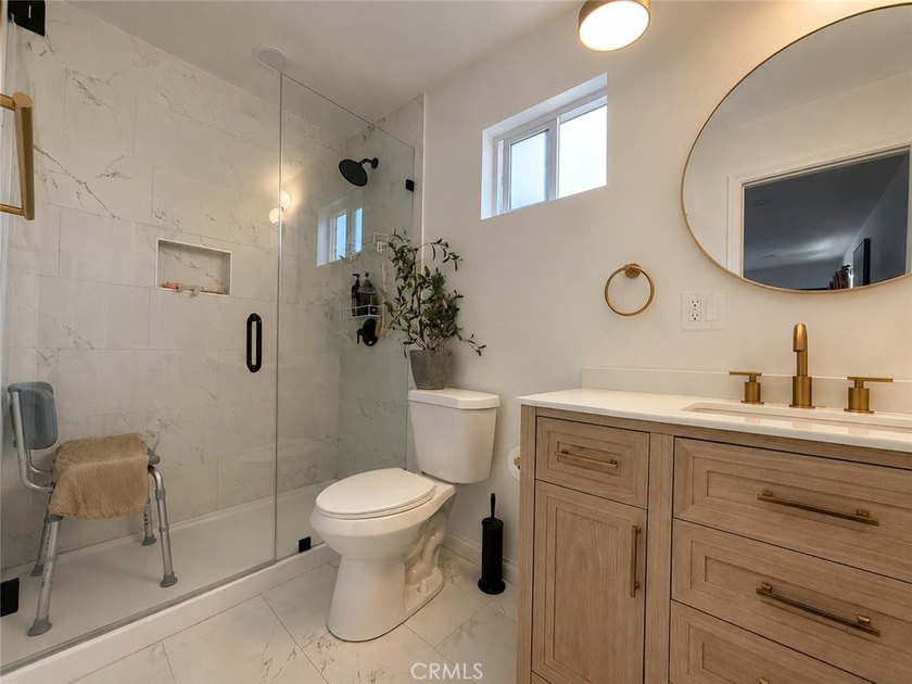 Welcome to this charming and fully upgraded single-family home - photo 9