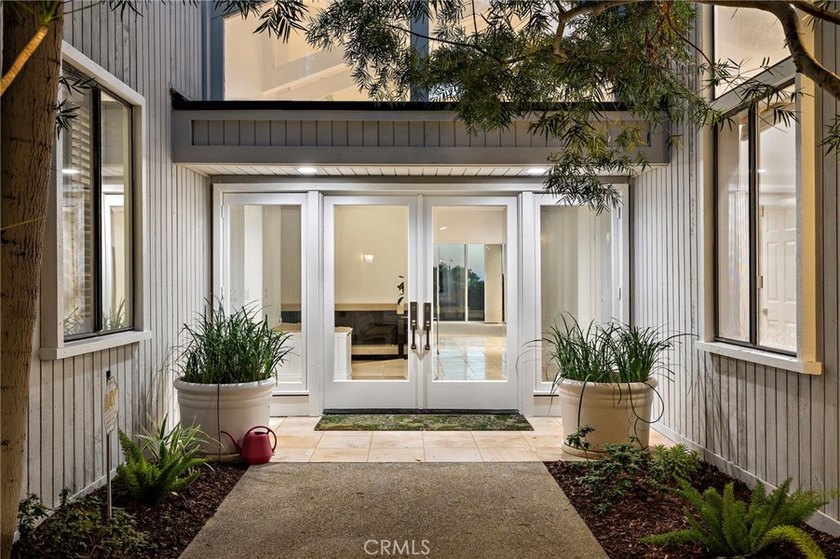 Welcome to 21 Montpellier, an exceptional 2,700sq ft - photo 2