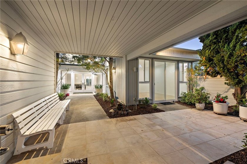 Welcome to 21 Montpellier, an exceptional 2,700sq ft - photo 3