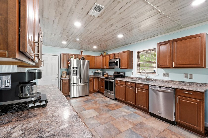 Welcome to the private community of Island Green, located in the - photo 11