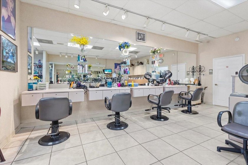 This 800 sqft retail condo is located right on Bayshore Blvd - photo 11