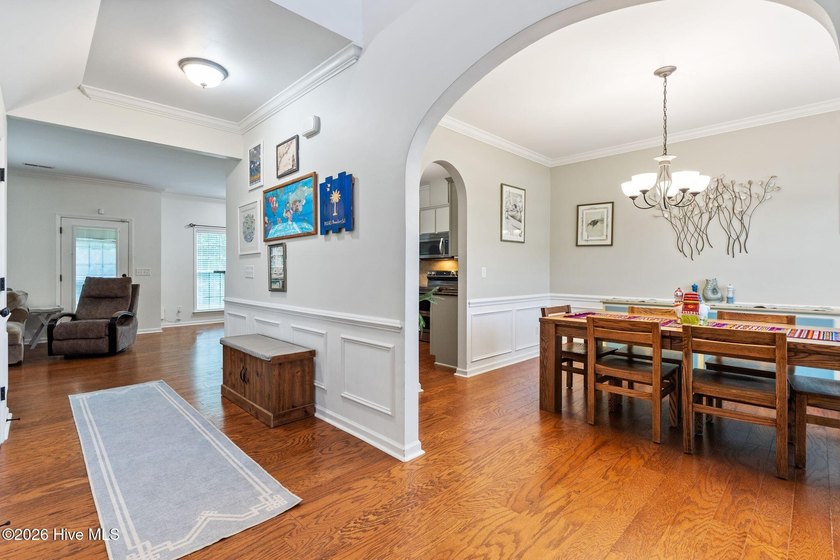 Welcome to this beautifully maintained home, perfectly situated - photo 15