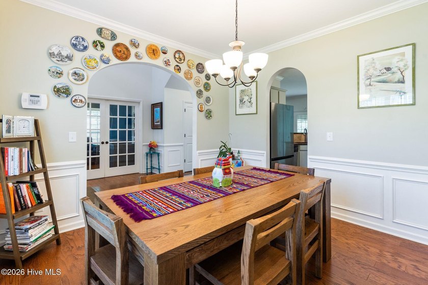 Welcome to this beautifully maintained home, perfectly situated - photo 17