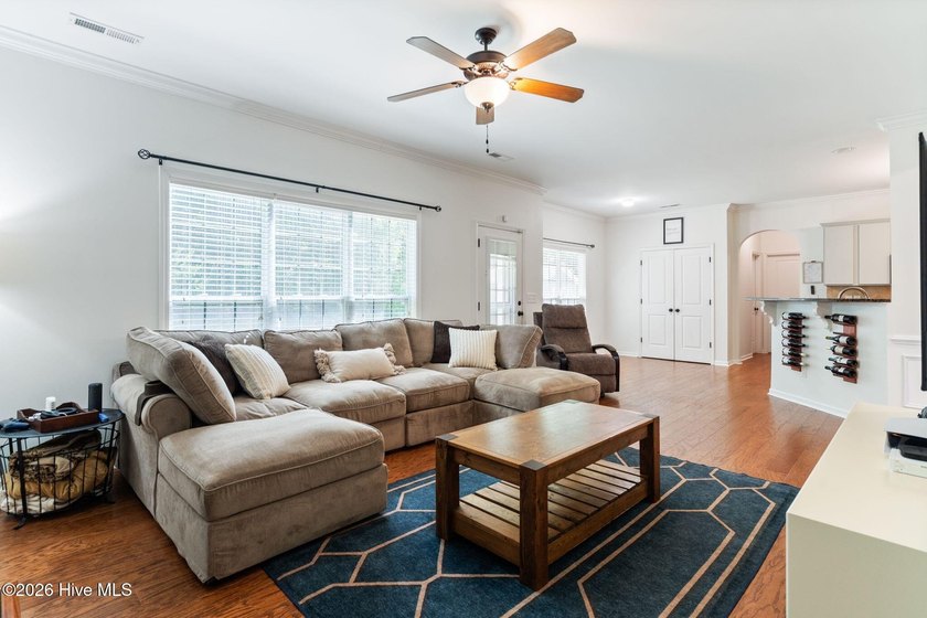 Welcome to this beautifully maintained home, perfectly situated - photo 21