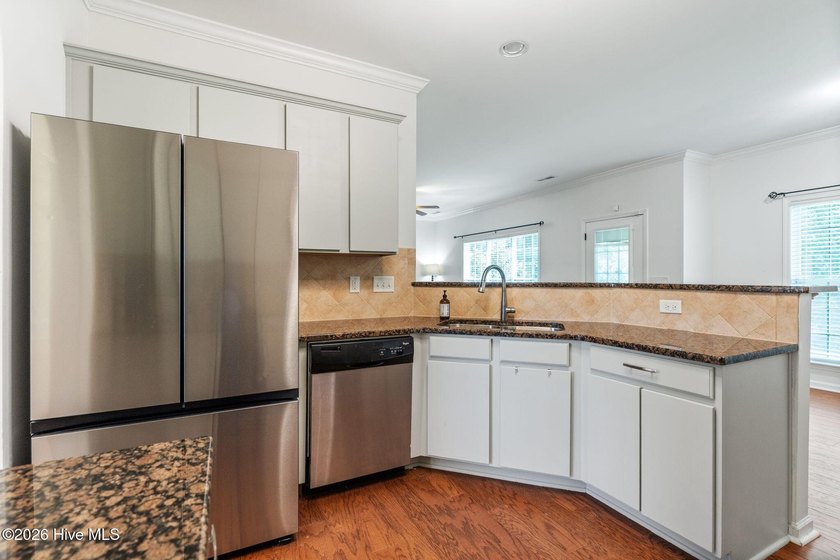 Welcome to this beautifully maintained home, perfectly situated - photo 25