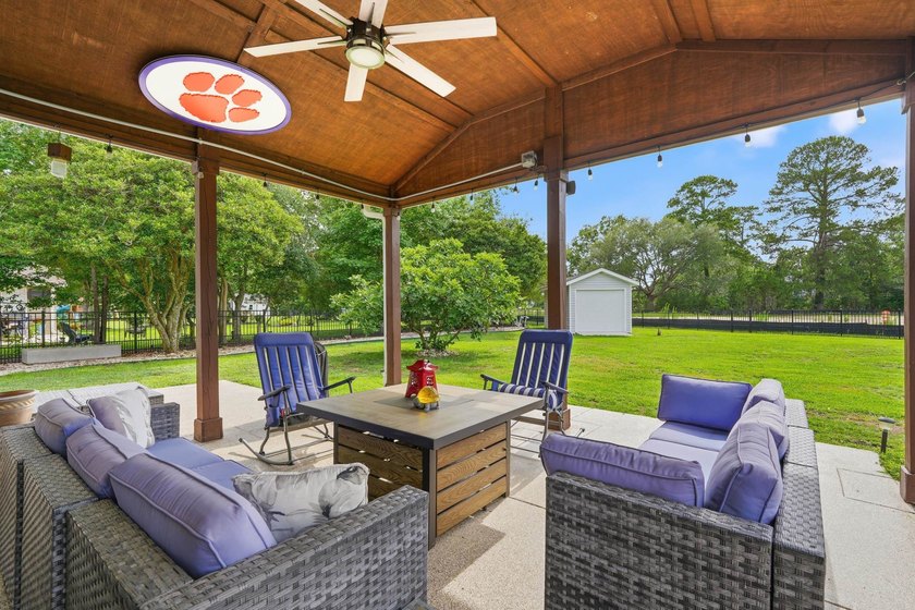 Welcome to the private community of Island Green, located in the - photo 29