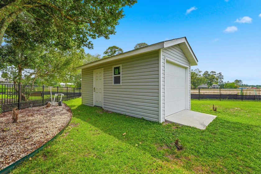 Welcome to the private community of Island Green, located in the - photo 33