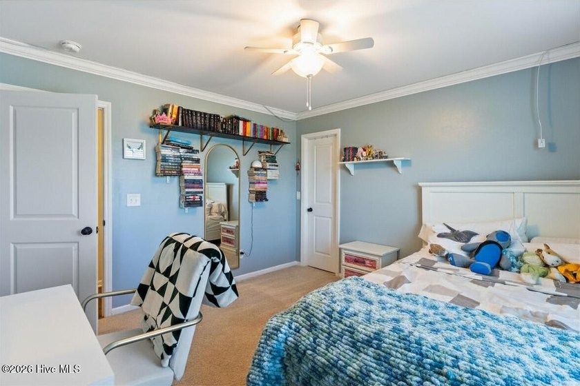 Welcome to this beautifully maintained home, perfectly situated - photo 34