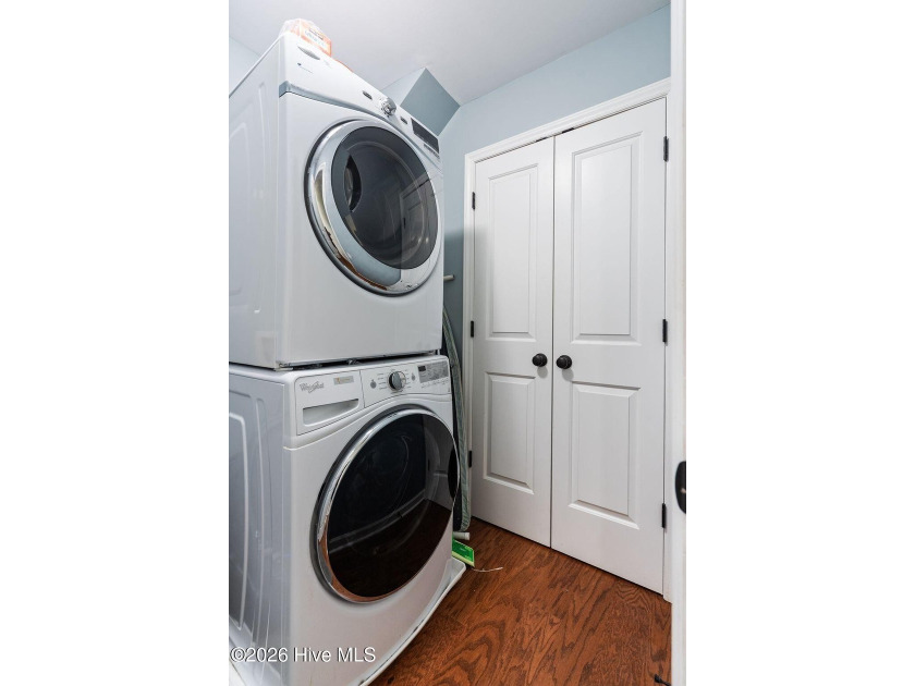 Welcome to this beautifully maintained home, perfectly situated - photo 36