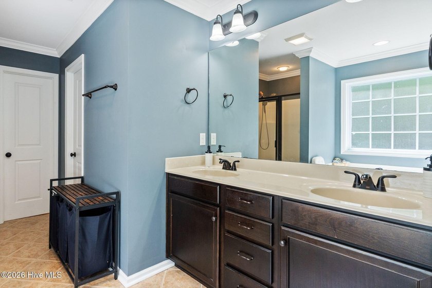 Welcome to this beautifully maintained home, perfectly situated - photo 43