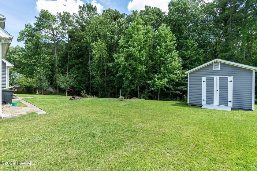Welcome to this beautifully maintained home, perfectly situated - photo 50