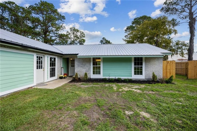 Discover your new home! This beautifully remodeled 2-bedroom - photo 3